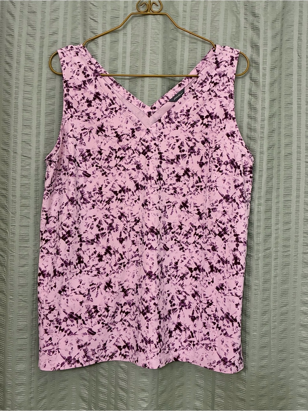 Eddie Bauer Pink and Dark Pink Tie-Dye V-Neck Tank